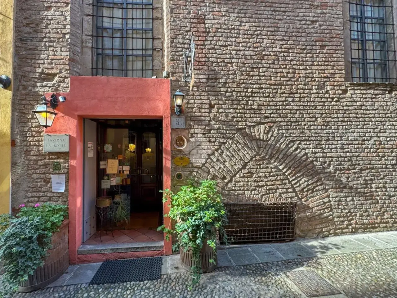 Negozio in Via Porta Marzia 5, Cremona, {3} - Foto 2