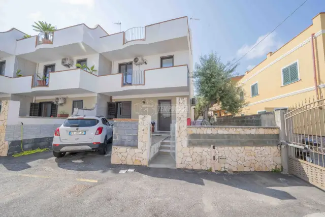 Terraced house in {3}, Discesa Marina Mezzacampa - Photo 1