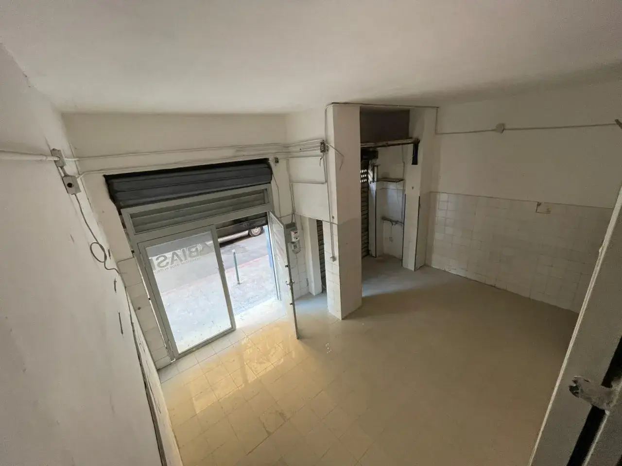 Negozio in Traversa Privata Cavalleggeri Aosta, Napoli, {3} - Foto 1