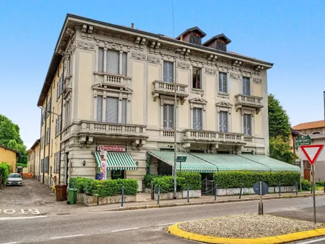 Negozio in Piazza Risorgimento 11, Rovellasca, {3} - Foto 1