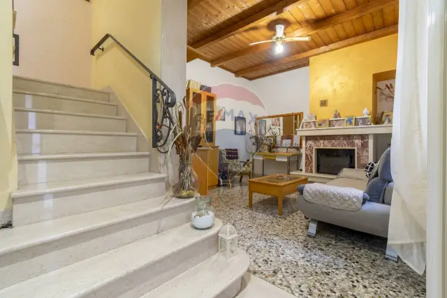 Detached house in Via Guido d'Arcellis 14, Sannicandro di Bari - Photo 1