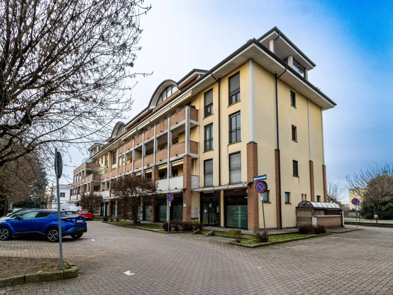 Negozio in Via Togliatti 27, Saronno, {3} - Foto 1
