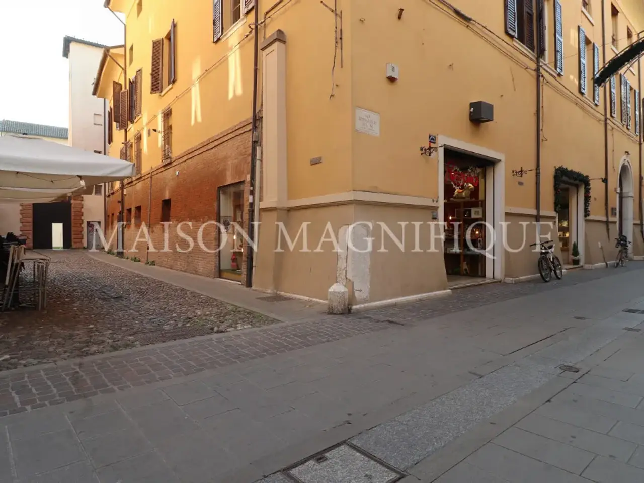 Esercizio commerciale in Via Bersaglieri del Po, Ferrara, {3} - Foto 1