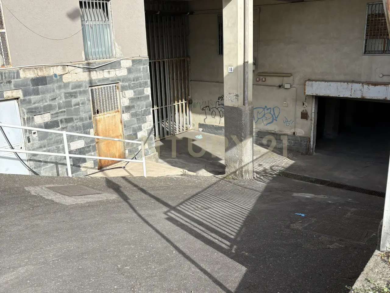 Parcheggio chiuso in Via Asti 18, Catania, {3} - Foto 2