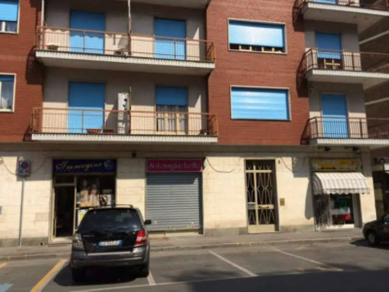 Locale commerciale in Via Brenta 10 Rivoli, Rivoli, {3} - Foto 1