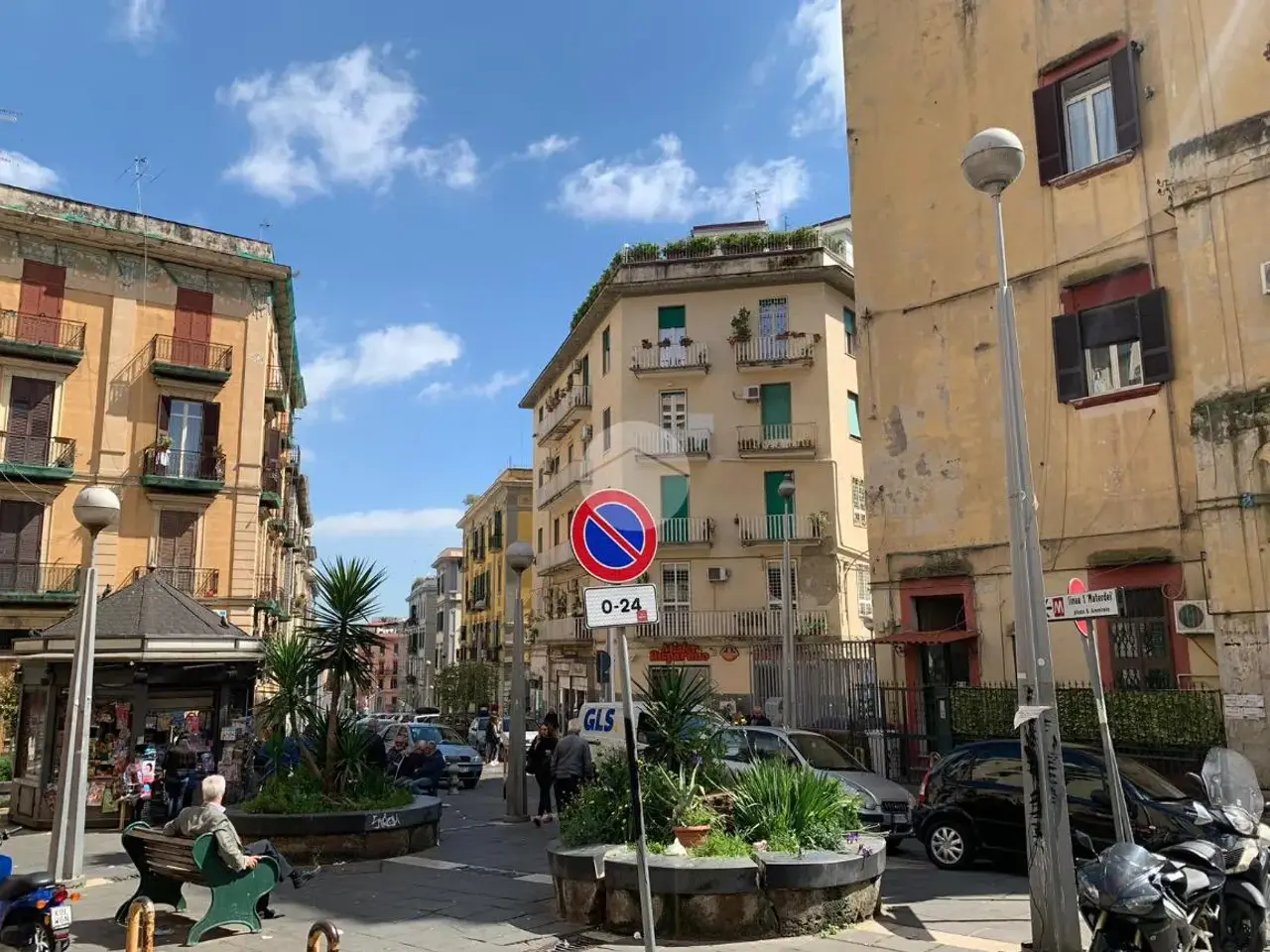 Negozio in Via Matteo Renato Imbriani 000, Napoli, {3} - Foto 1