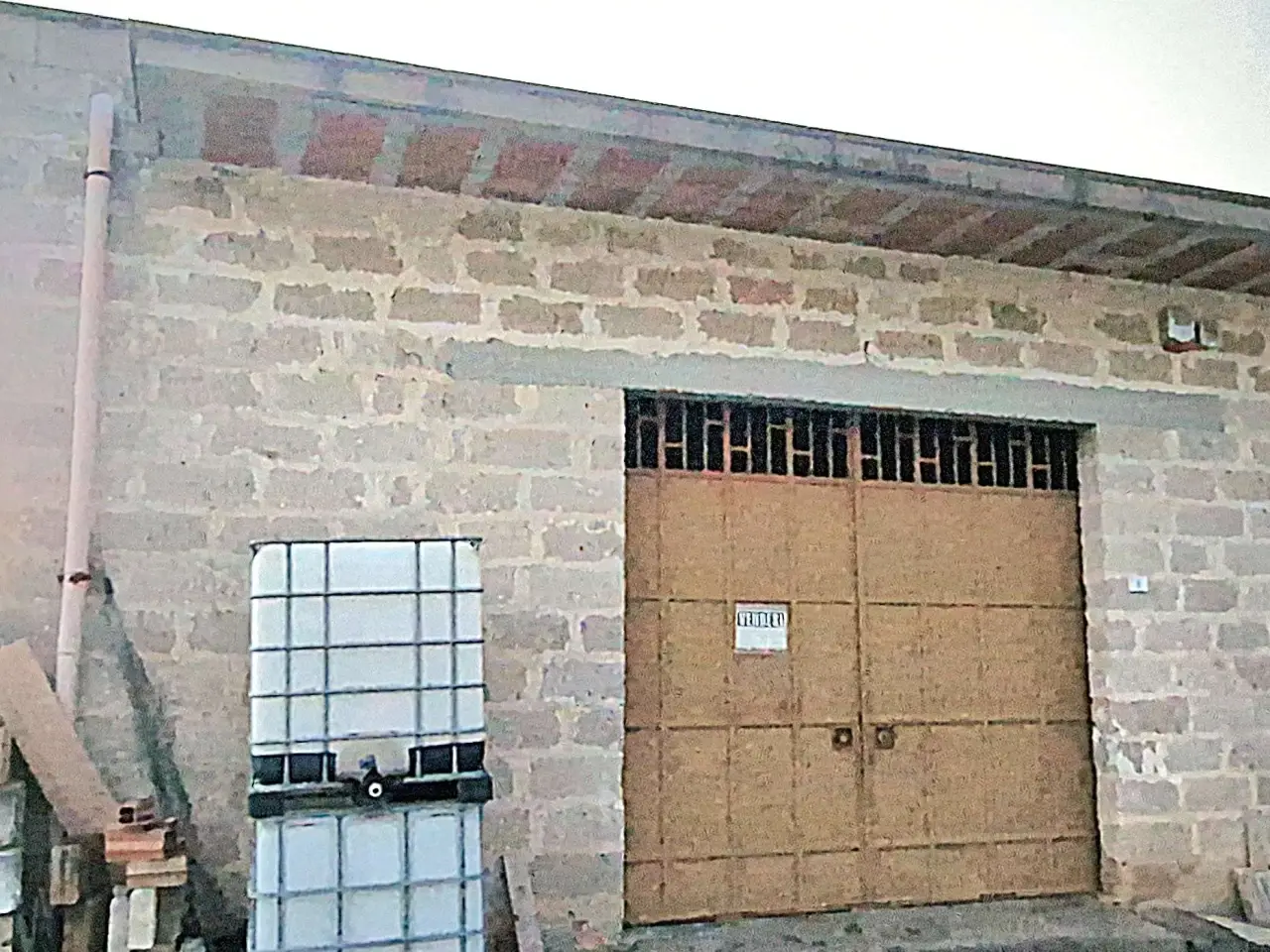Magazzino in Via Filippo Turati 8, San Donaci, {3} - Foto 1