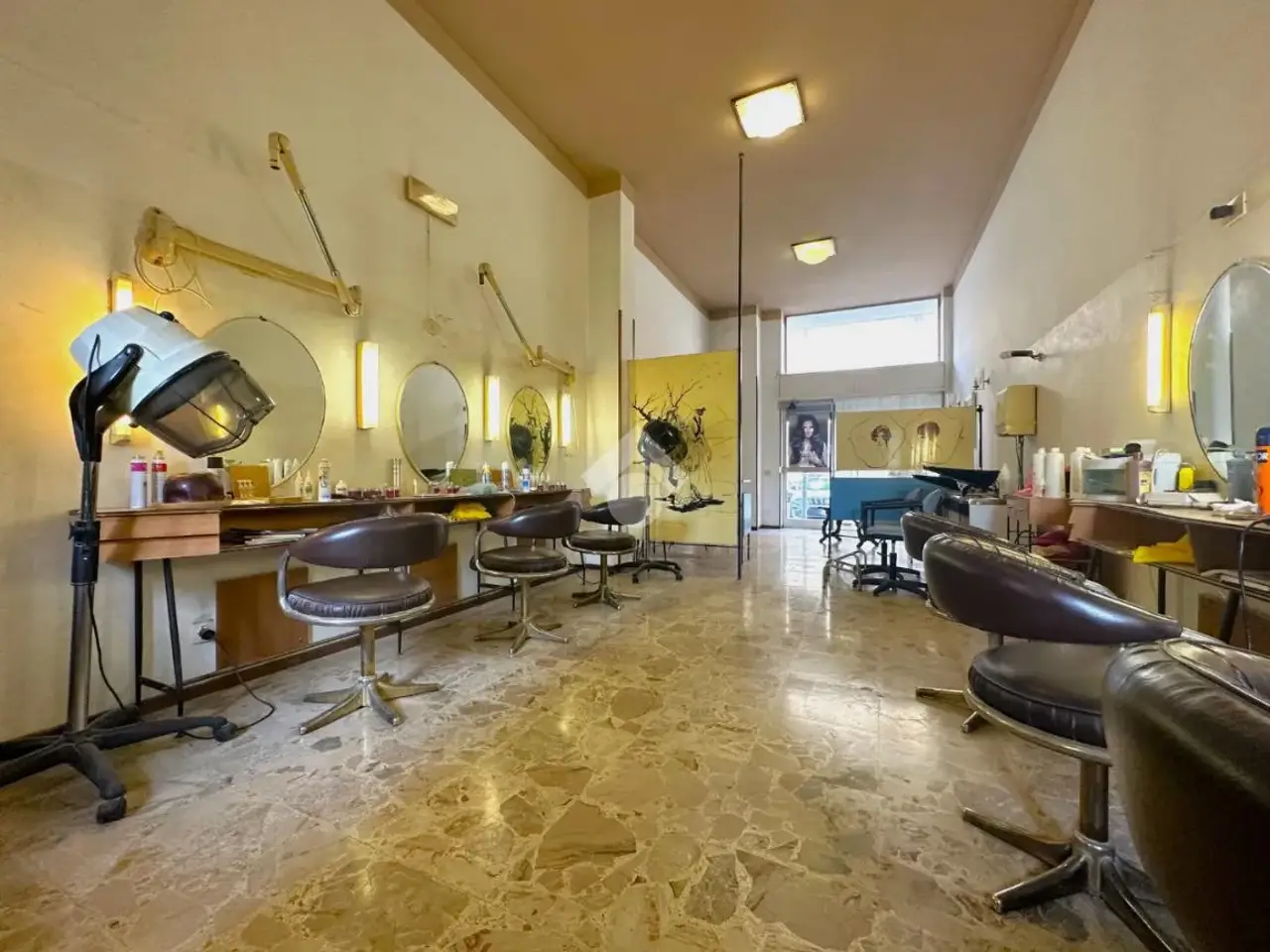 Negozio in Via Caduti della Libertà, Tortona, {3} - Foto 1