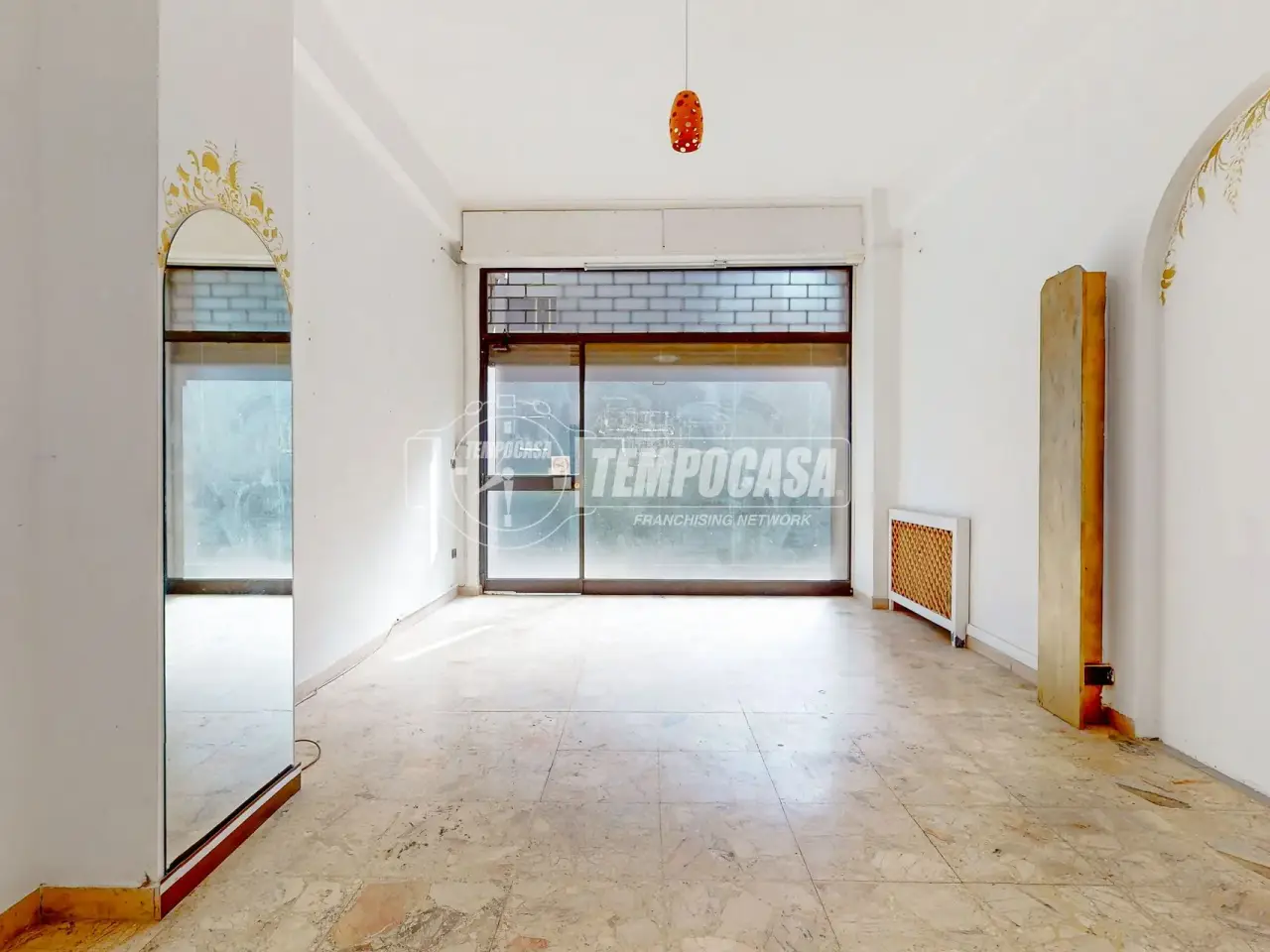 Negozio in Viale Luigi Vaschi 2/a, Mantova, {3} - Foto 1