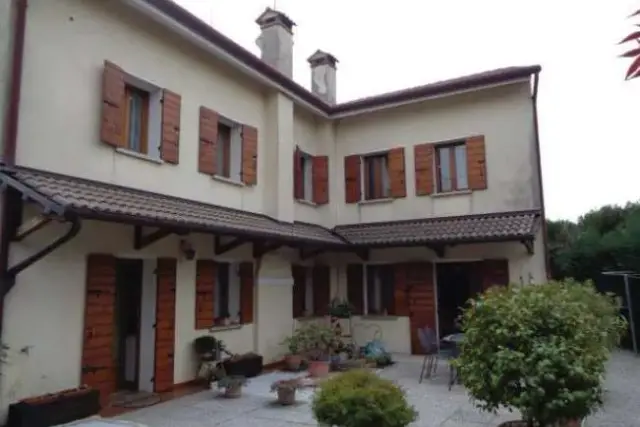 Porzione di casa in Via Feltrina Sud, Montebelluna - Foto 1