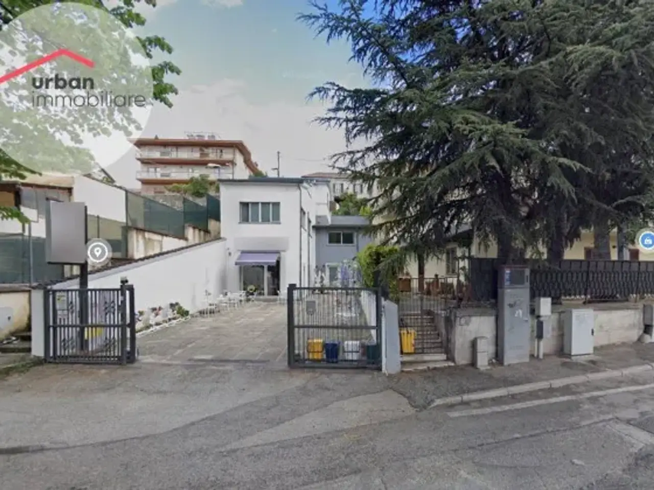 Negozio in Viale della Croce Rossa 109, L'Aquila, {3} - Foto 1