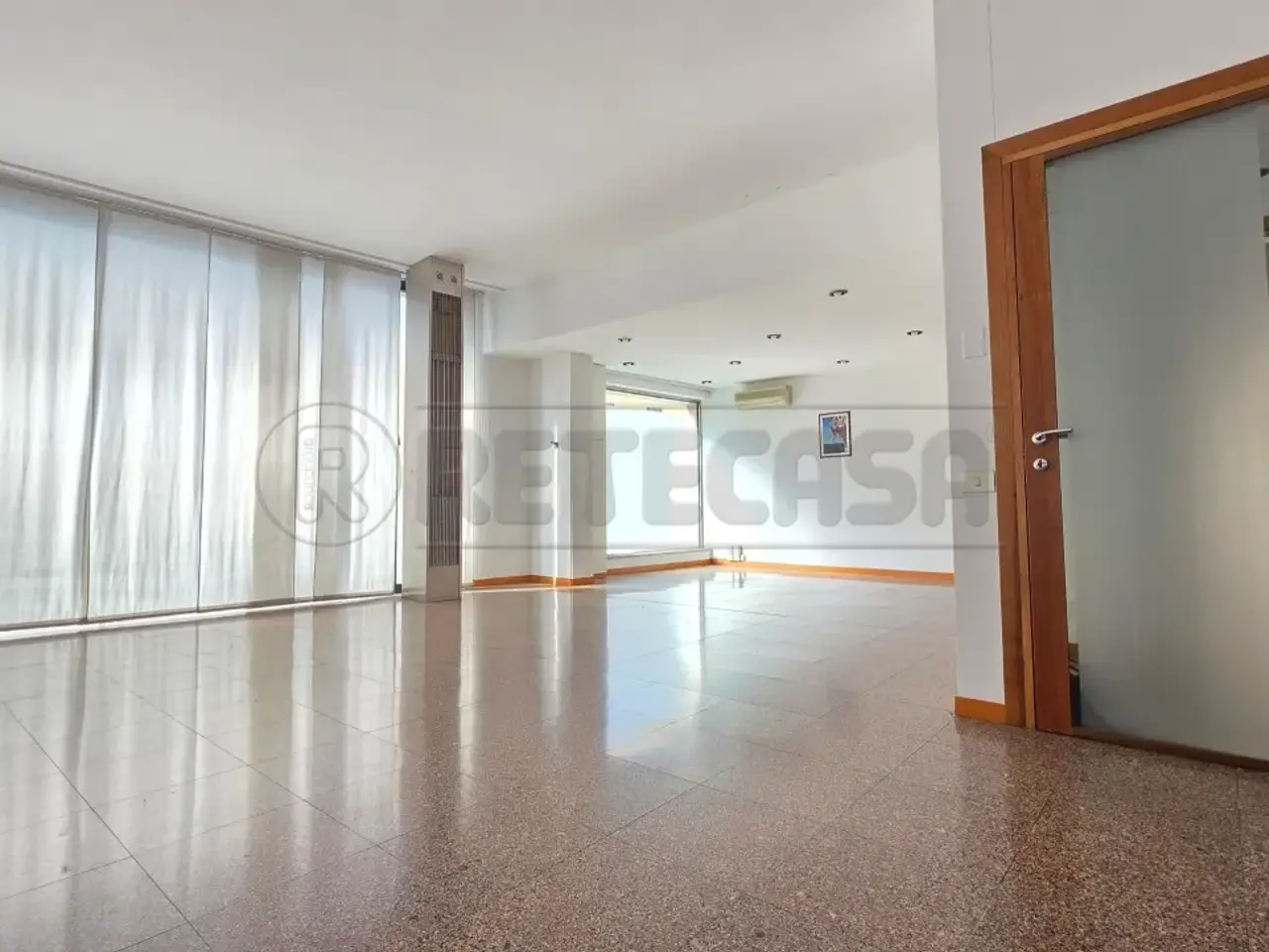 Palazzina commerciale in , Valdagno, {3} - Foto 2