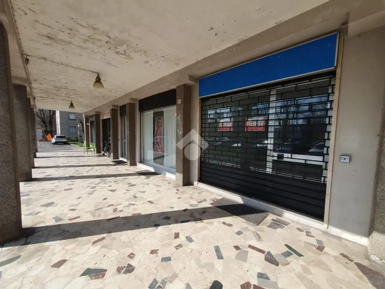 Negozio in Via Pietro Emilio Tiboni 47, Brescia, {3} - Foto 1