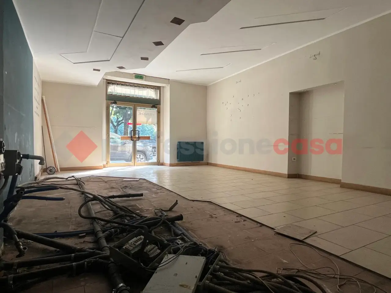 Negozio in Piazza Vittorio Veneto 17, Pinerolo, {3} - Foto 2