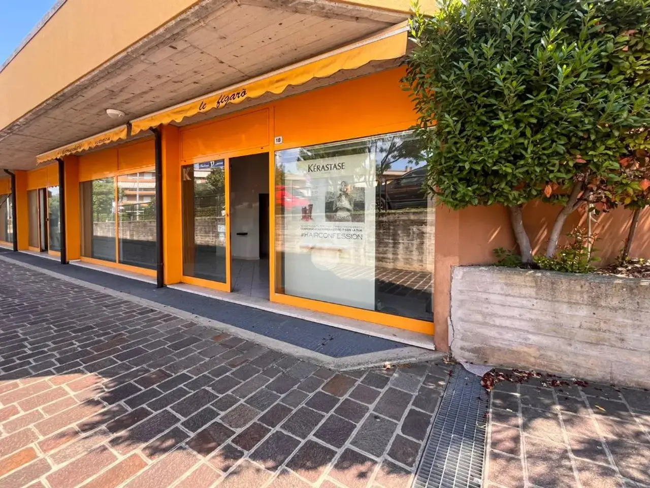 Negozio in Piazza Aldo Moro, Desenzano Del Garda, {3} - Foto 1