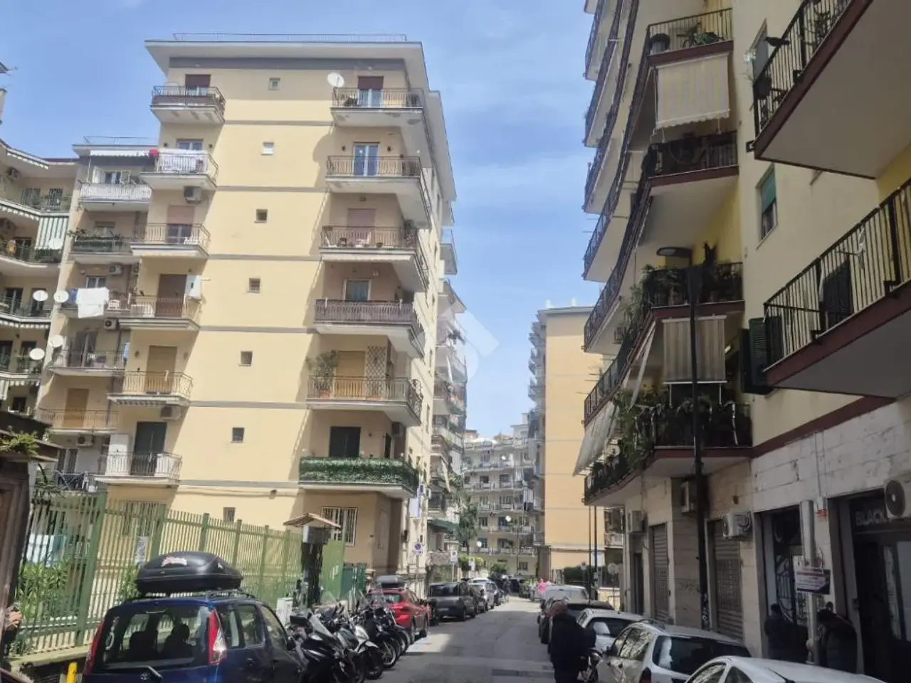 Negozio in Via Mario Ruta 27, Napoli, {3} - Foto 1