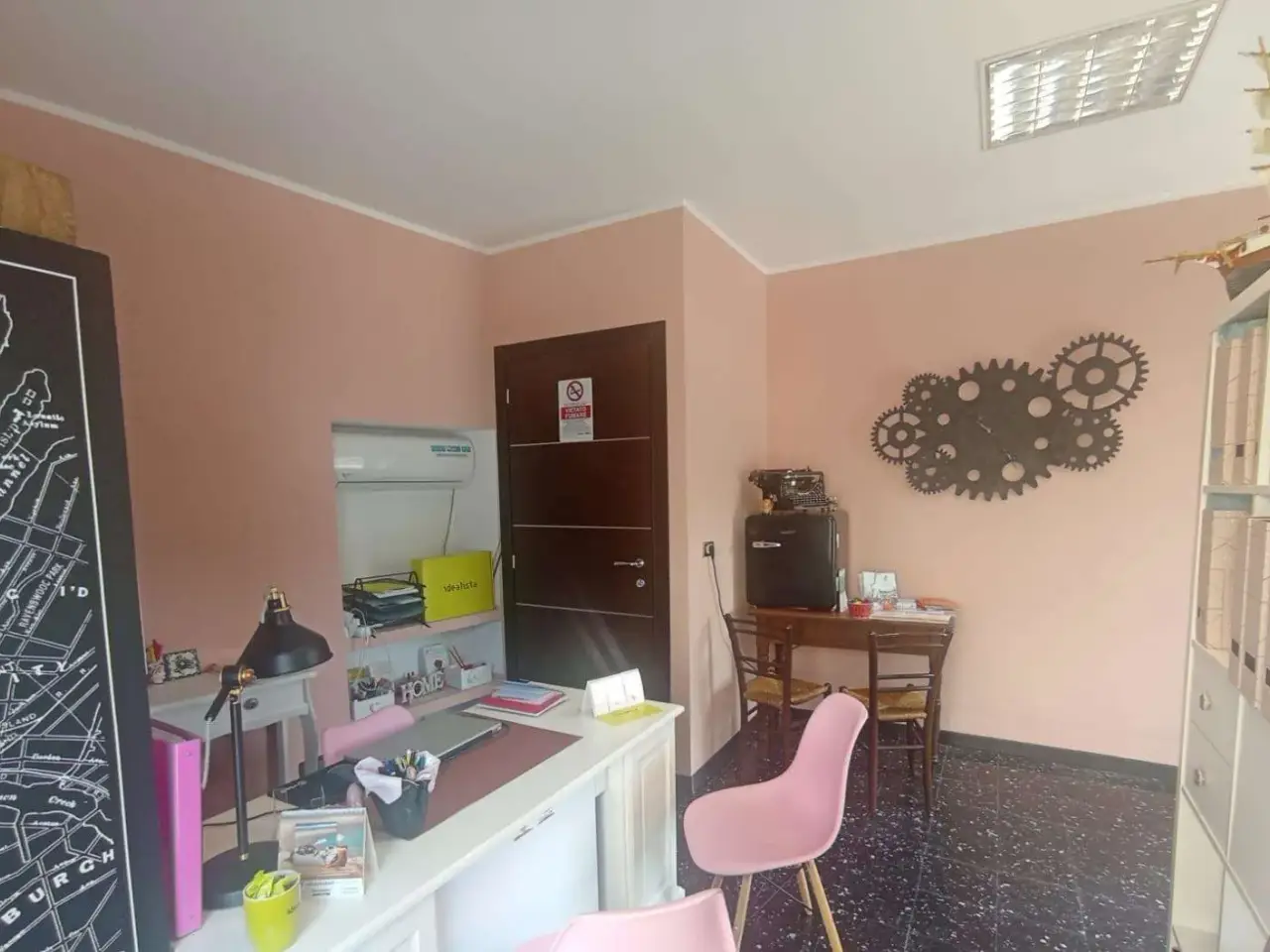 Negozio in Via Piave 33, Vado Ligure, {3} - Foto 1