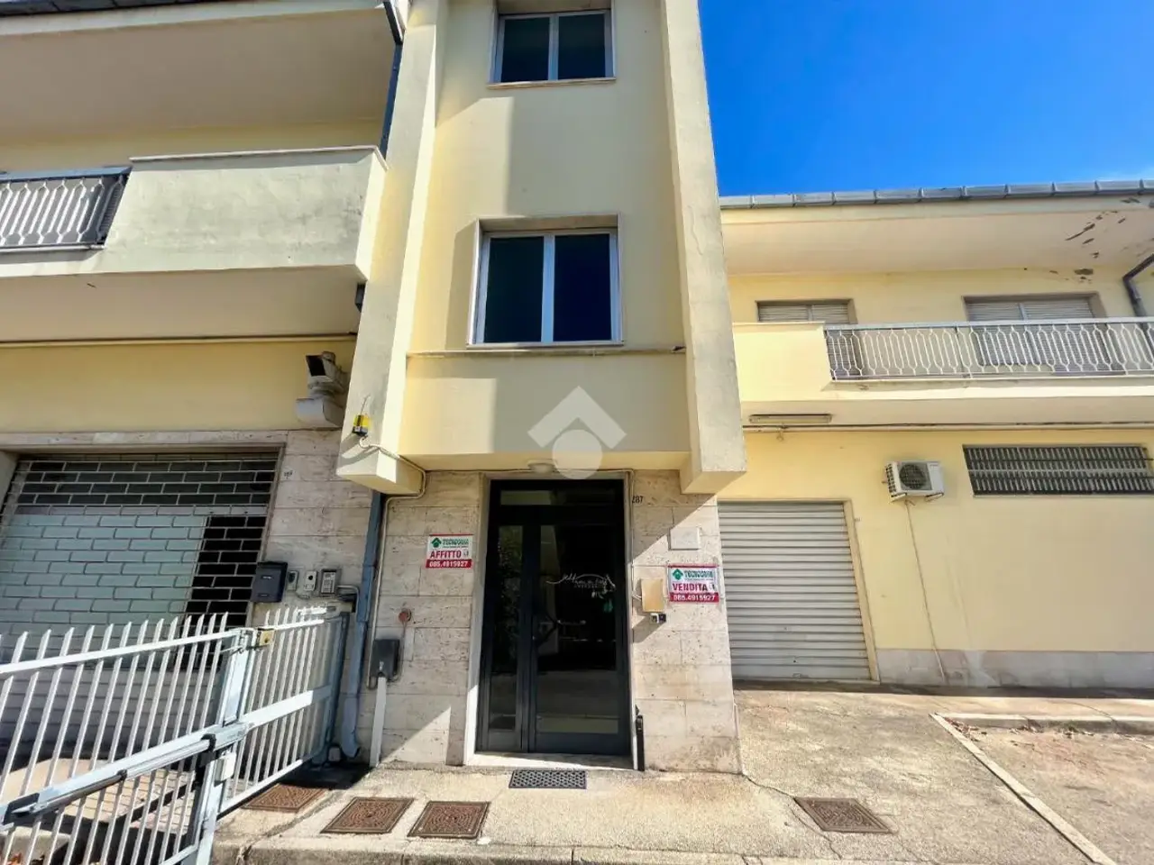 Ufficio in Via Tiburtina Valeria 285, Pescara, {3} - Foto 1