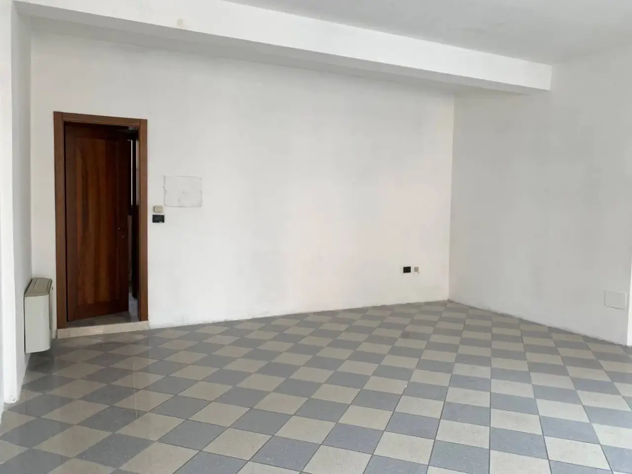 Negozio in Via Pier Domenico Frattini 43, Legnago, {3} - Foto 2