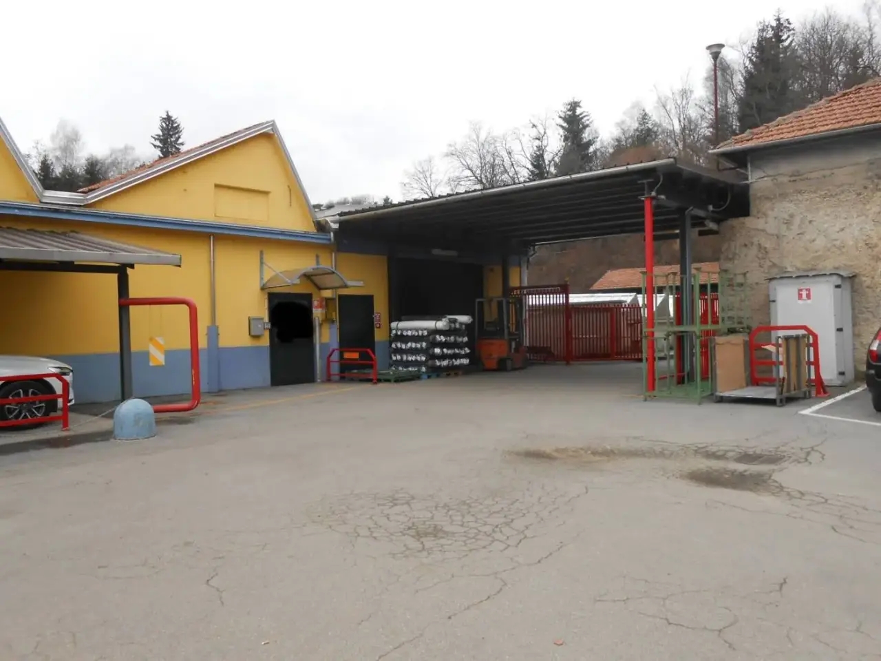 Capannone in Frazione Ponzone 195, Valdilana, {3} - Foto 1