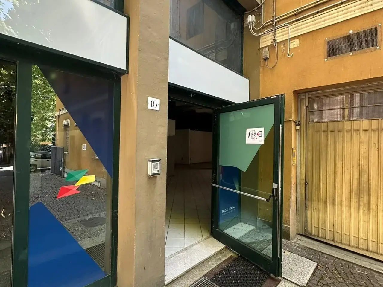 Negozio in Via G. Carducci 16, Casalecchio Di Reno, {3} - Foto 1