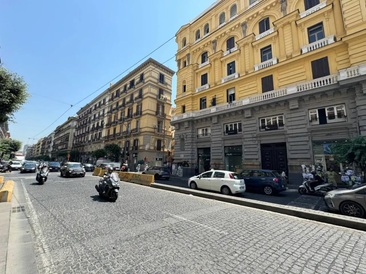 Locale commerciale in Corso Umberto I, Napoli, Napoli, {3} - Foto 2