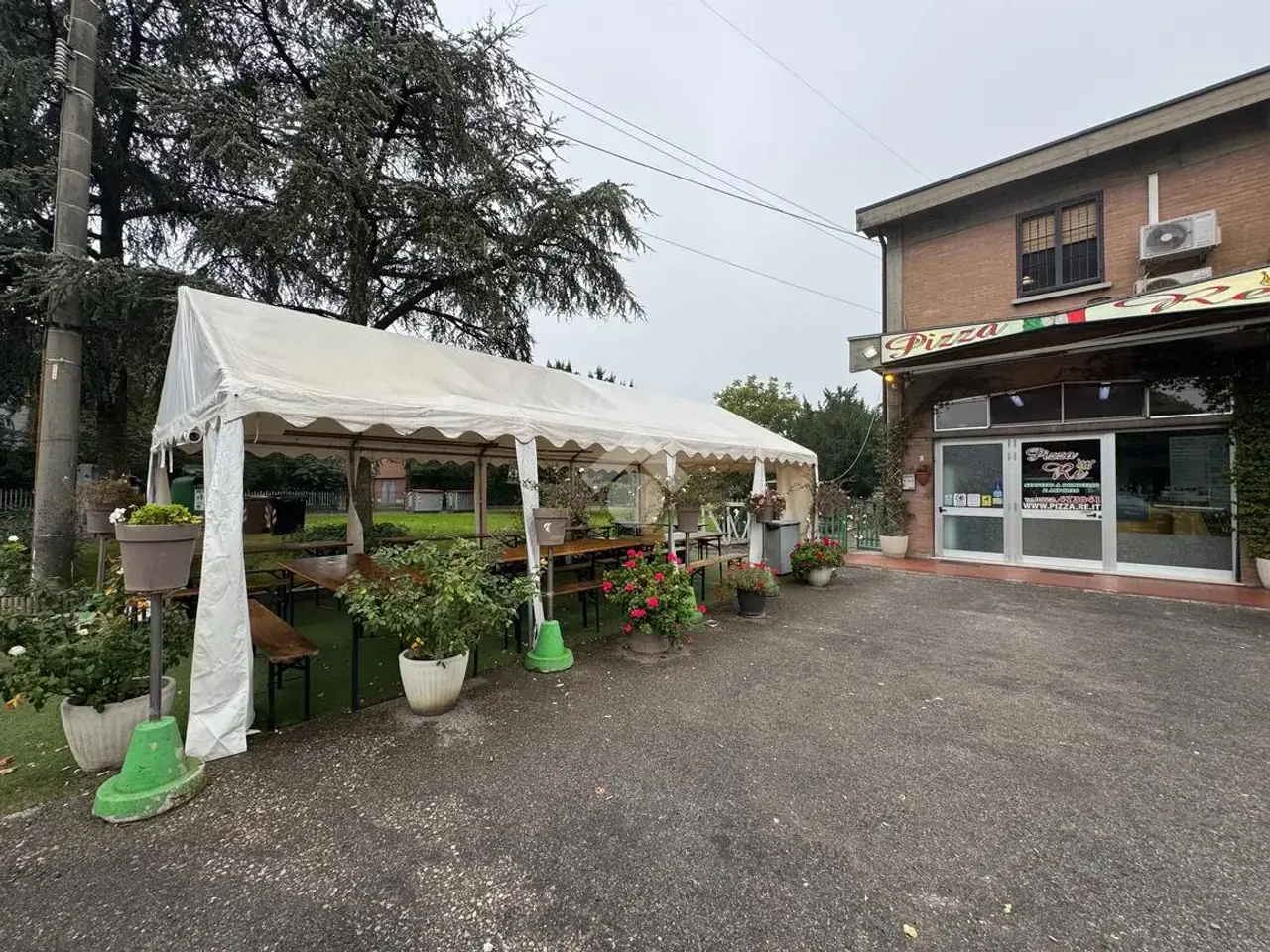 Negozio in Piazzale Marzabotto 8, Sant'Ilario D'Enza, {3} - Foto 1