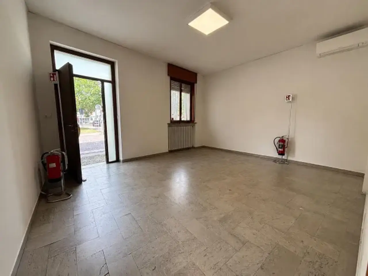 Ufficio in Piazza Umberto I 78, San Giovanni Lupatoto, {3} - Foto 1