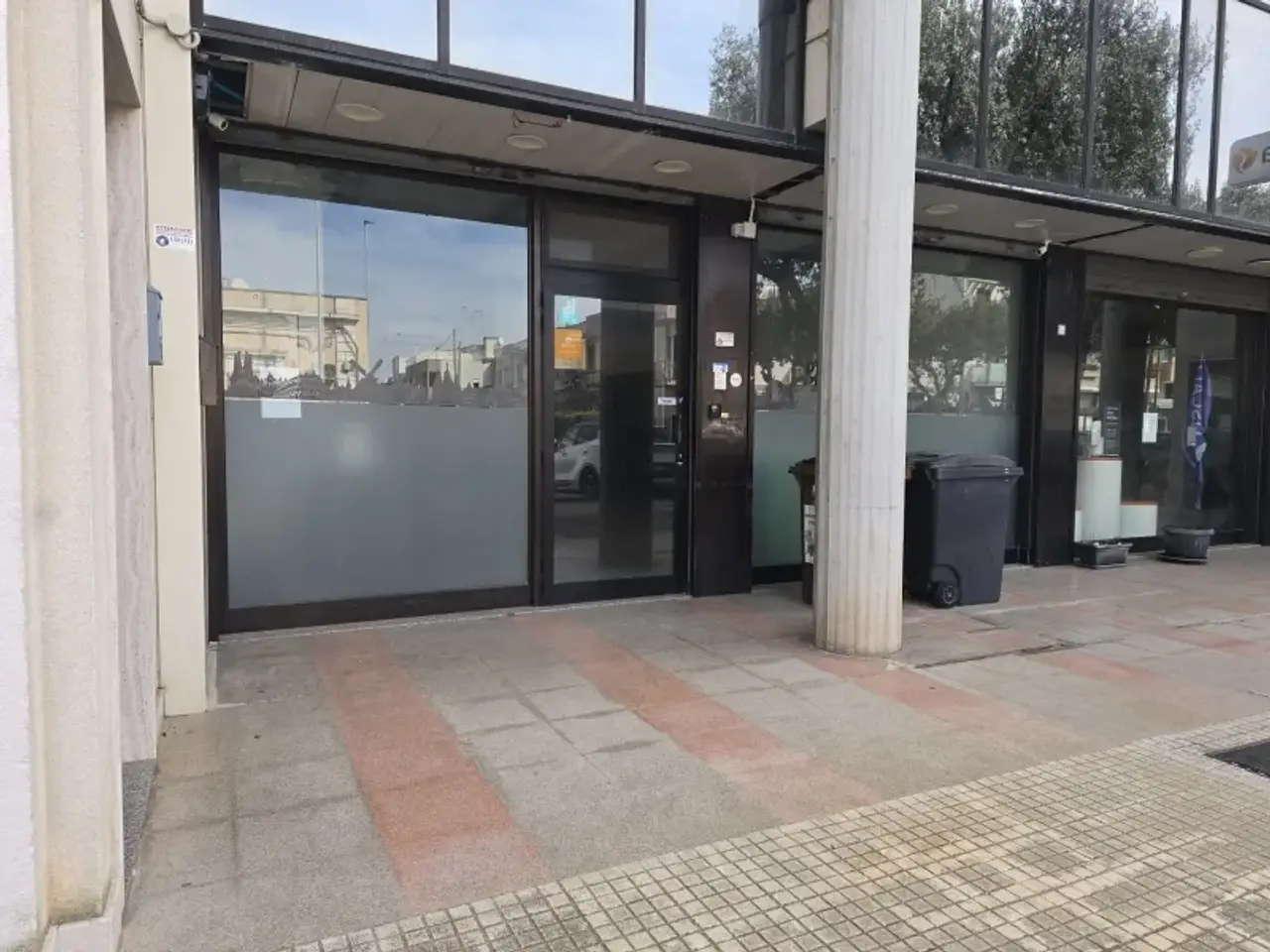 Negozio in Viale della Libertà 133/d, Lecce, {3} - Foto 2