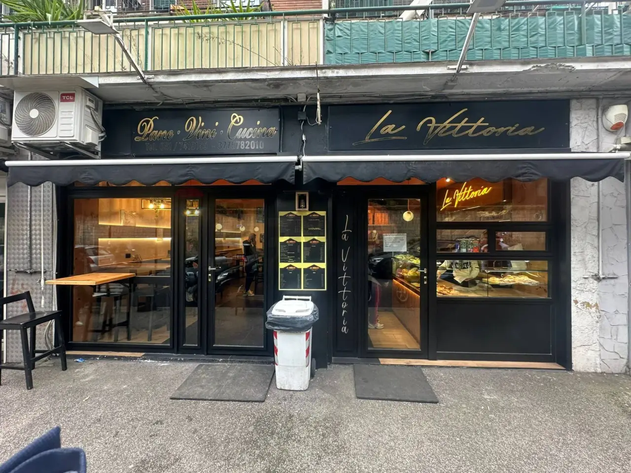 Esercizio commerciale in Via Miano 39, Napoli, {3} - Foto 1