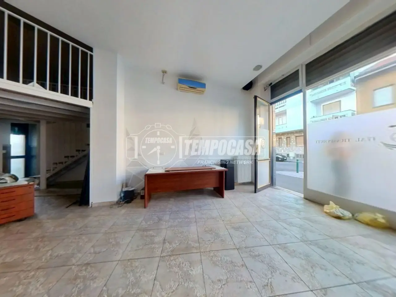 Negozio in Via Conte di Roccavione 21, Torino, {3} - Foto 1