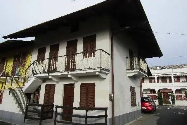 Detached house in Via B. Atzei, Vauda Canavese - Photo 1