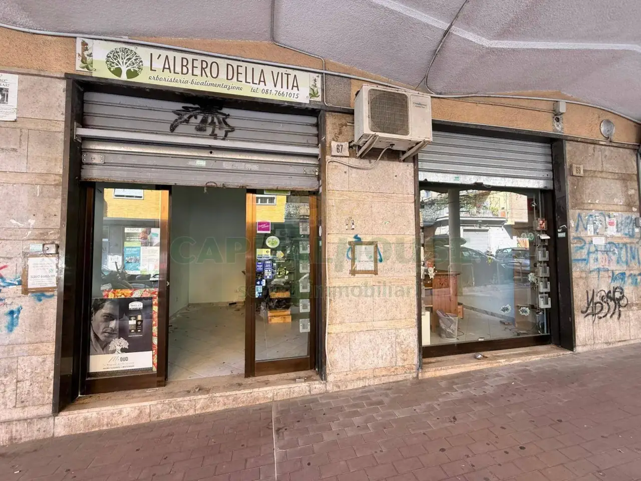 Negozio in Via Paolo della Valle 67/69, Napoli, {3} - Foto 1