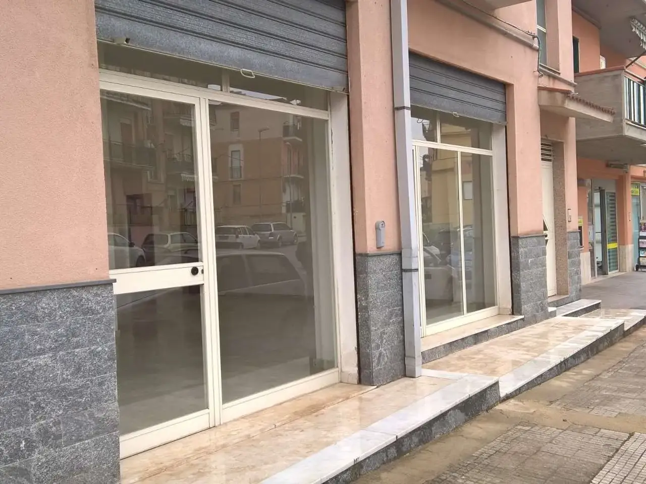 Negozio in Viale dei Platani 26/ B2, San Cataldo, {3} - Foto 2