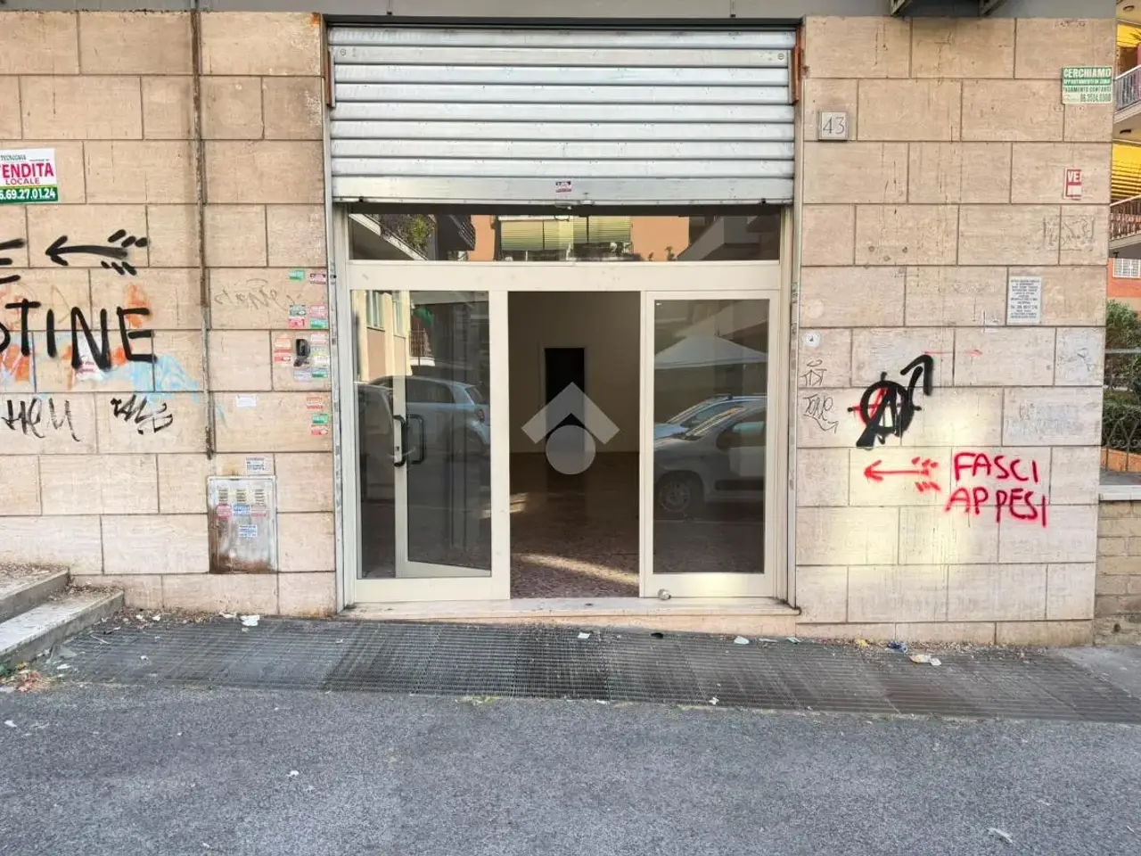Negozio in Via Luigi Chiarelli 43, Roma, {3} - Foto 2
