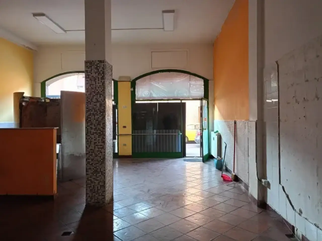 Negozio in Via Madonna delle Grazie, Legnano, {3} - Foto 1