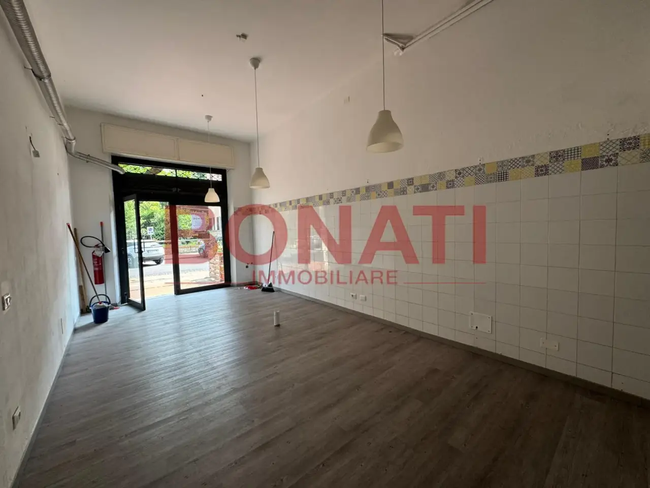 Negozio in Viale della Pace 33, Sarzana, {3} - Foto 1