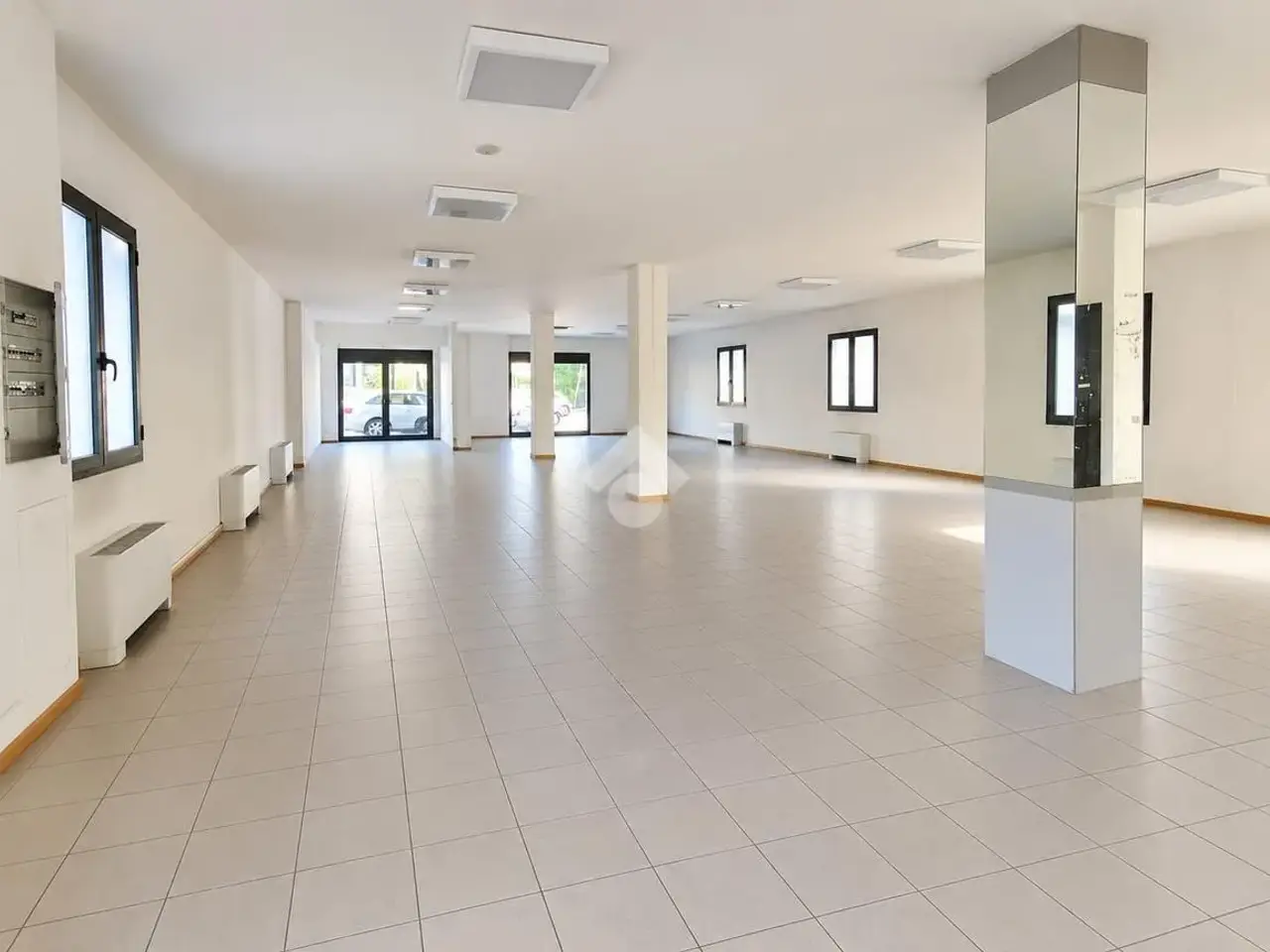 Negozio in Viale della Repubblica 108, Treviso, {3} - Foto 2