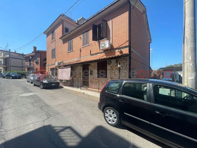 Vierzimmerwohnung in Via Alessandria, Albano Laziale - Foto 1