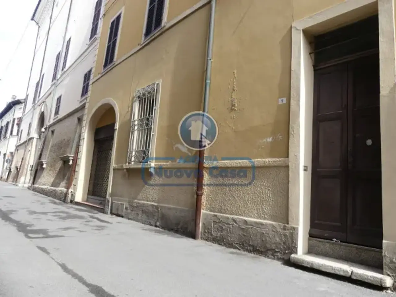 Negozio in Via San Vitale 1/3, Ravenna, {3} - Foto 1