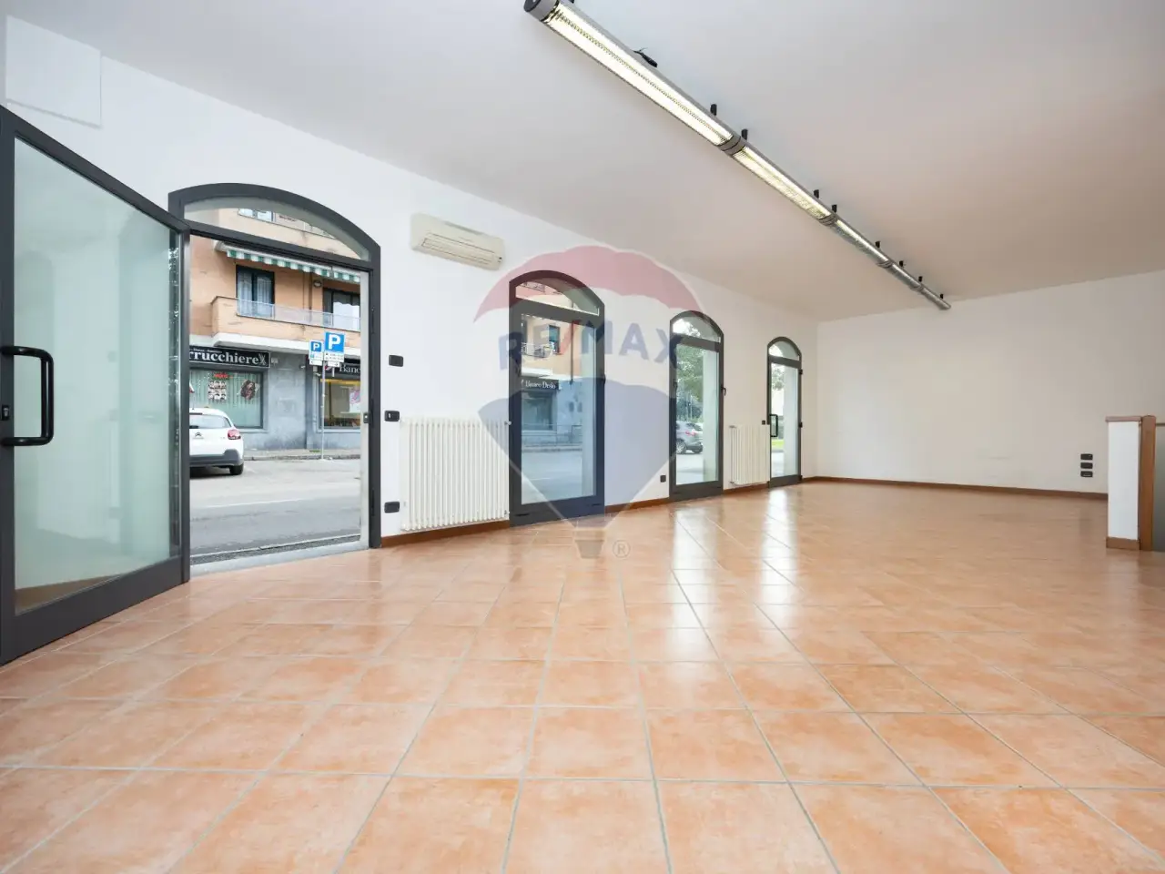 Negozio in Via Alessandro Manzoni 14, Seveso, {3} - Foto 1