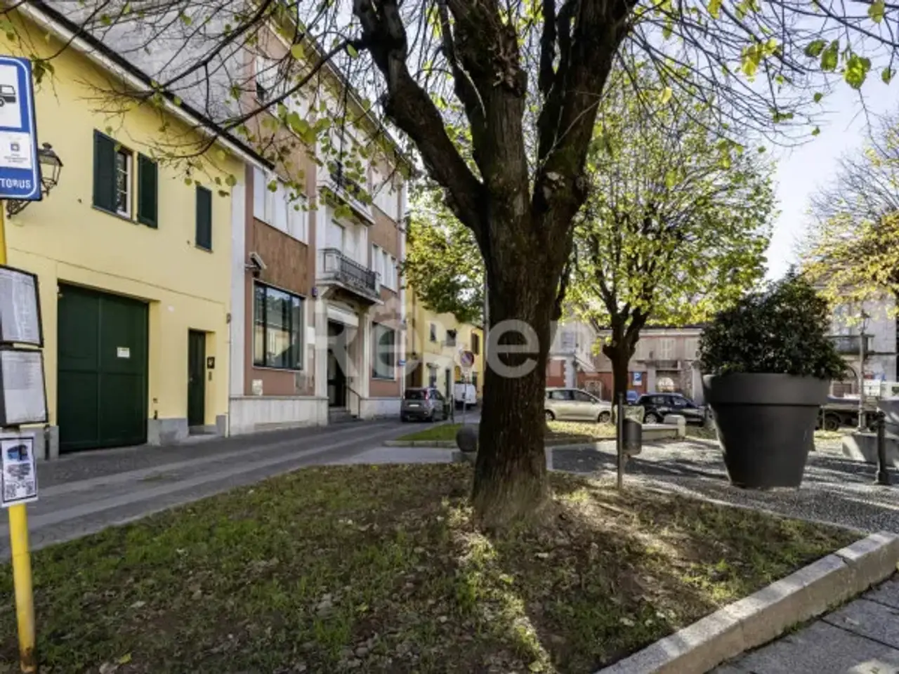 Negozio in Piazza Pozzobonelli 24, Arluno, {3} - Foto 2