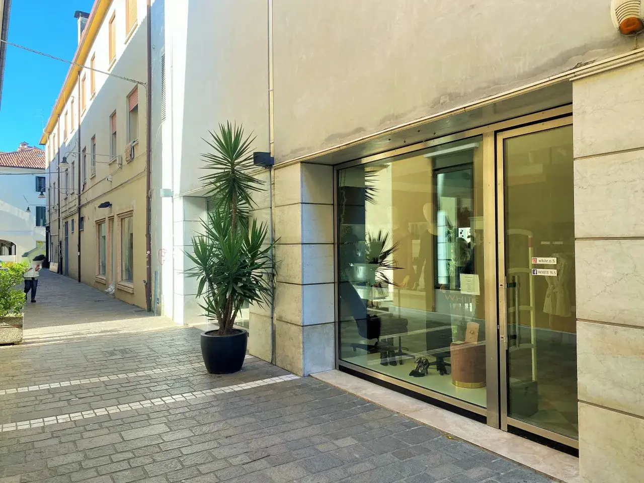 Negozio in Via San Pio X 34/a, Castelfranco Veneto, {3} - Foto 1