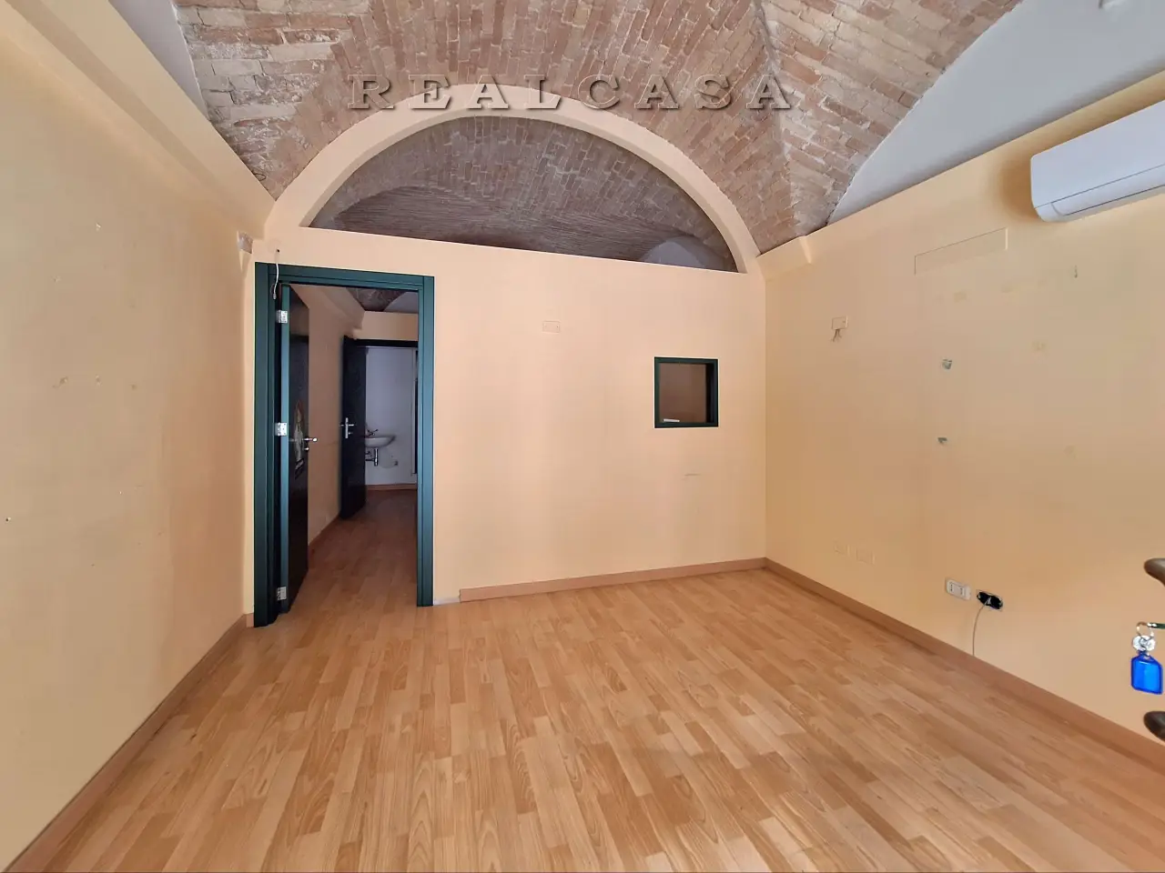 Negozio in , Osimo, {3} - Foto 2