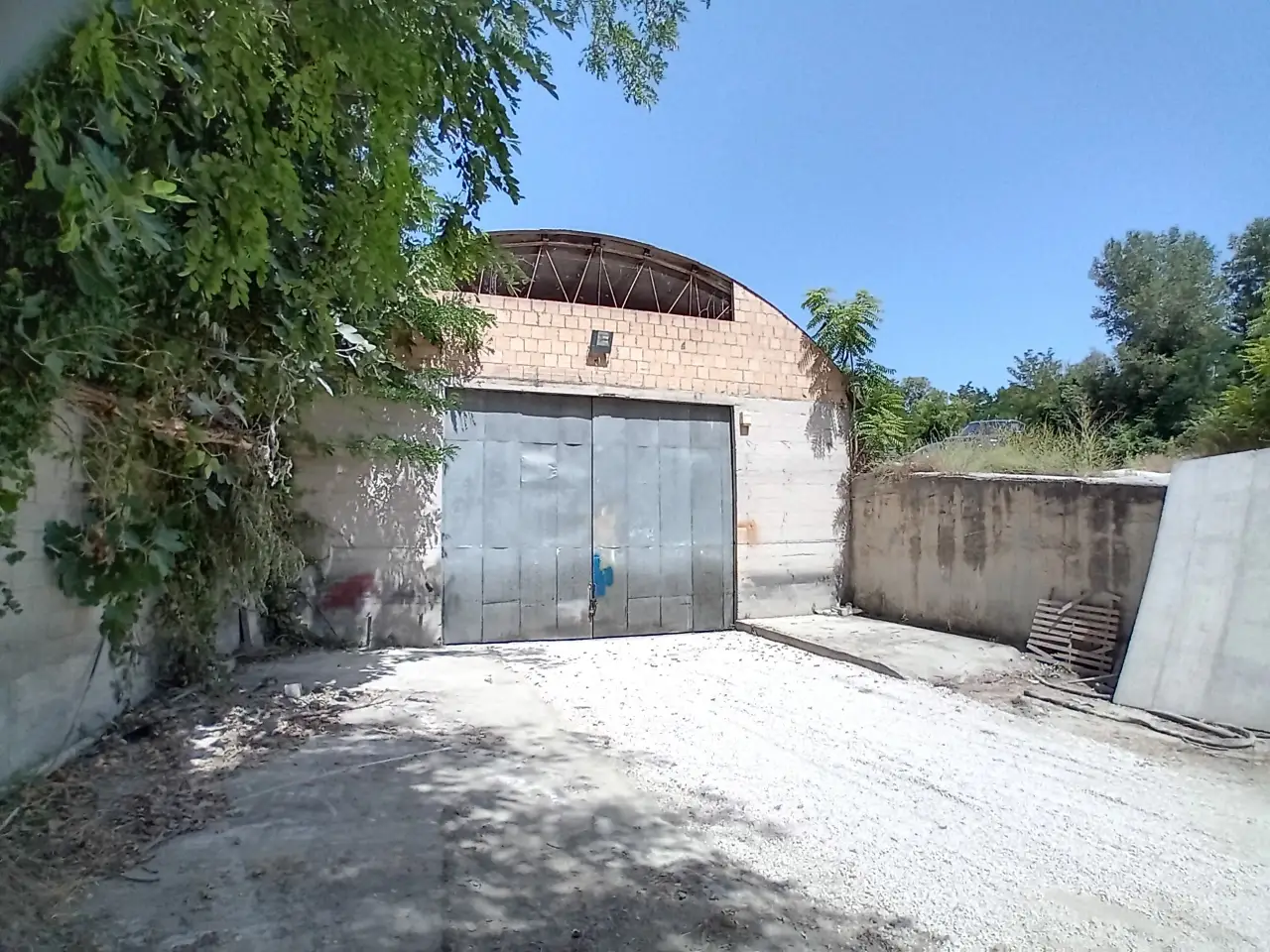 Capannone in Via Fiume Orta, Bolognano, {3} - Foto 1