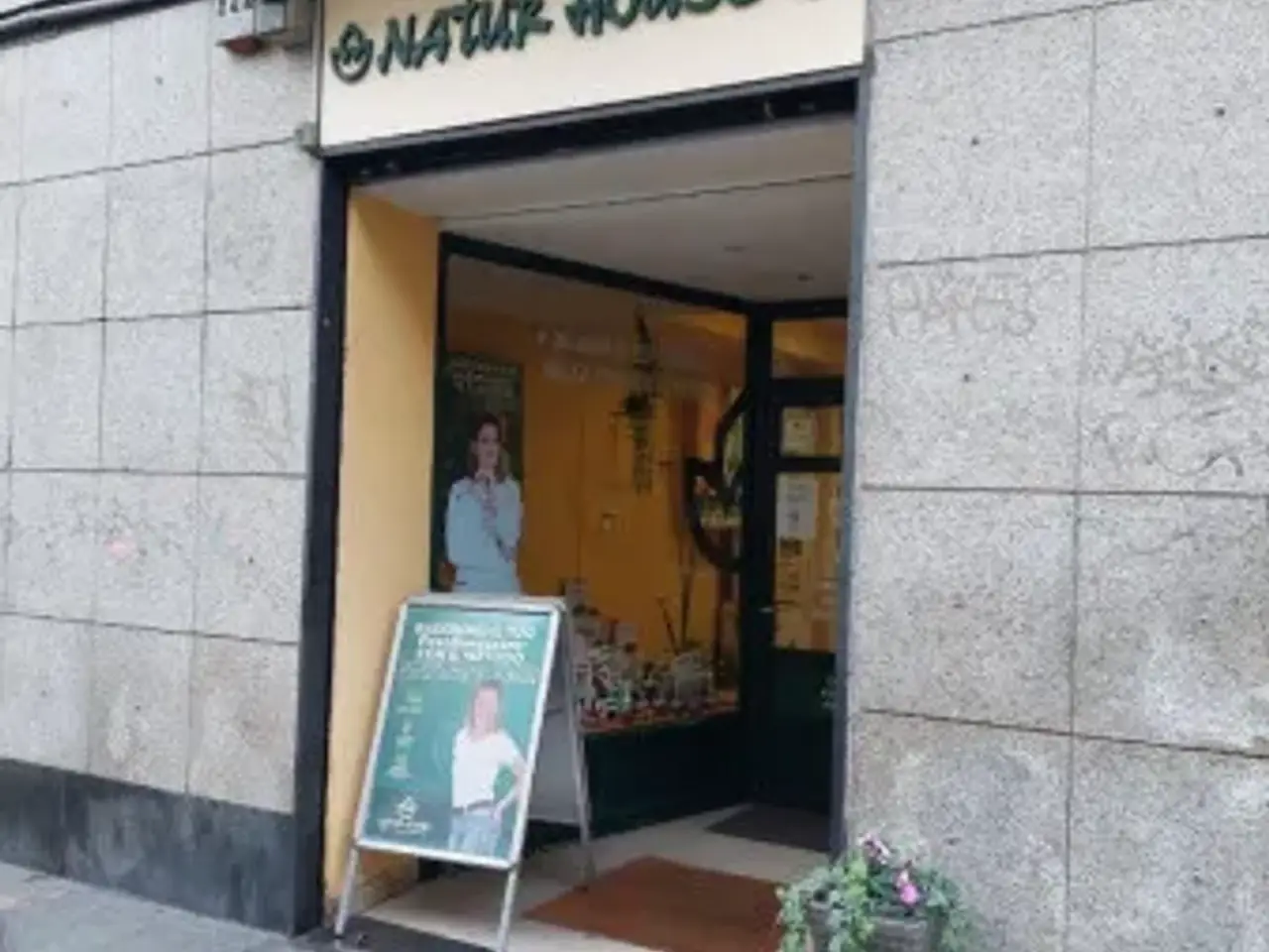 Negozio in Via San Donato 16, Torino, {3} - Foto 1