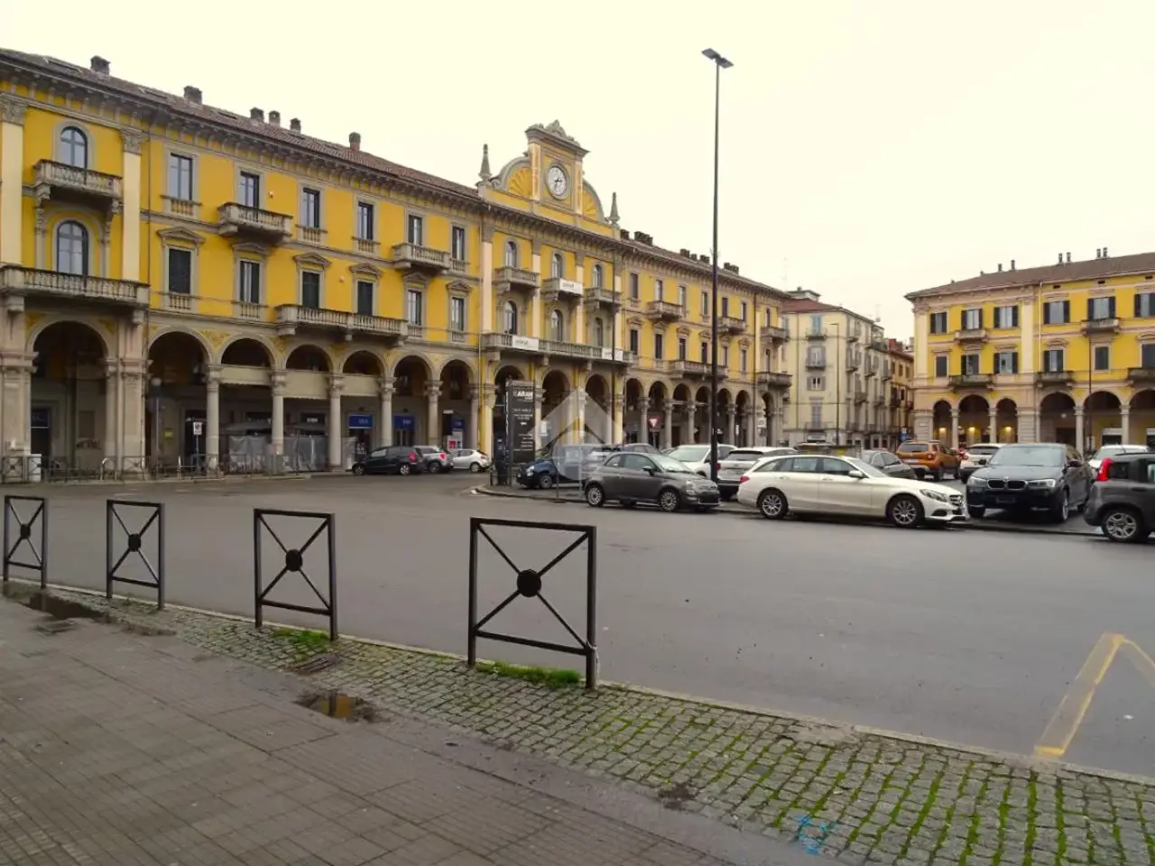 Negozio in Piazza Giuseppe Garibaldi 18, Alessandria, {3} - Foto 1