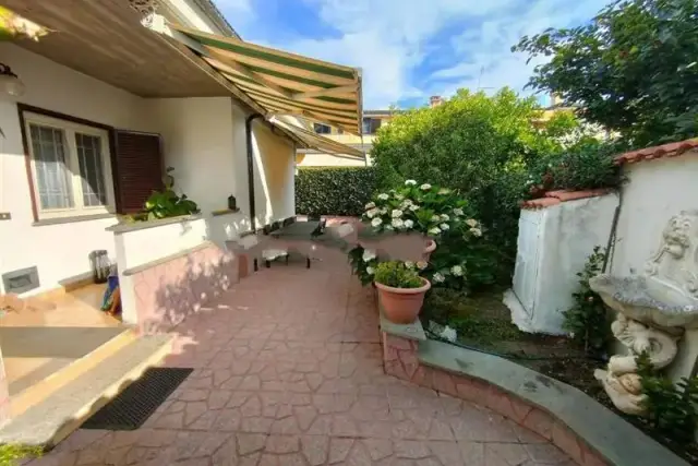 Villa in Via Oceano Indiano, Pomezia - Foto 1