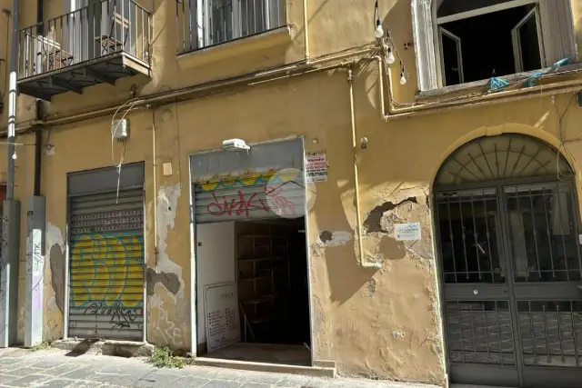 Negozio in Via Giulio Cesare Cortese 19, Napoli - Foto 1