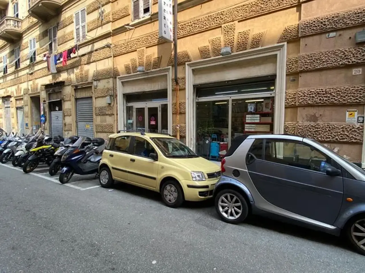 Palazzina commerciale in Via Rolando, Genova, {3} - Foto 1